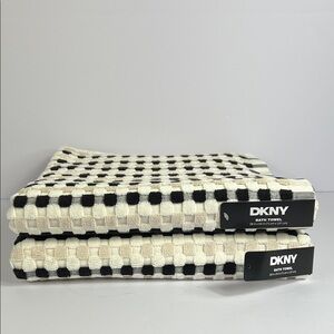 DKNY Maya Bath Towels Checkered Black Tan White 100% Cotton Set of 2 NEW